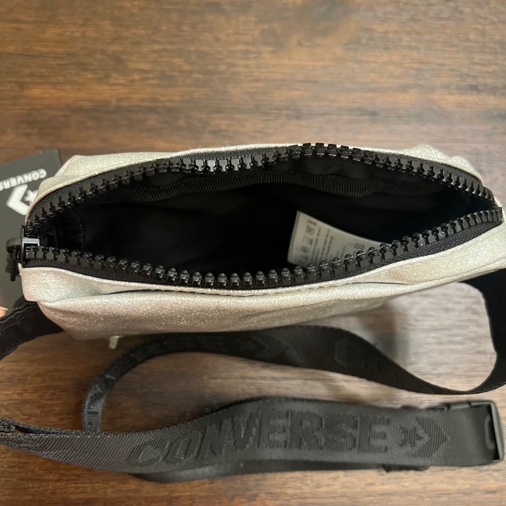 Converse All Star Silver Glitter Fanny Pack Waist Bag Girls 4A5364-109 NWT - Picture 5 of 6